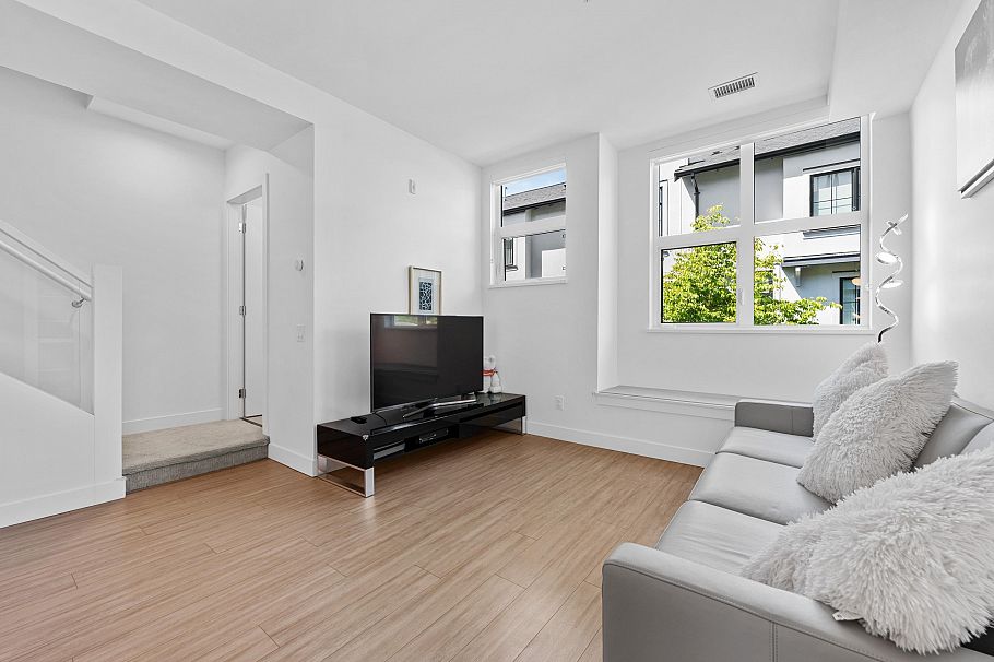 237 2060 Curling Road North Vancouver, BC - 11