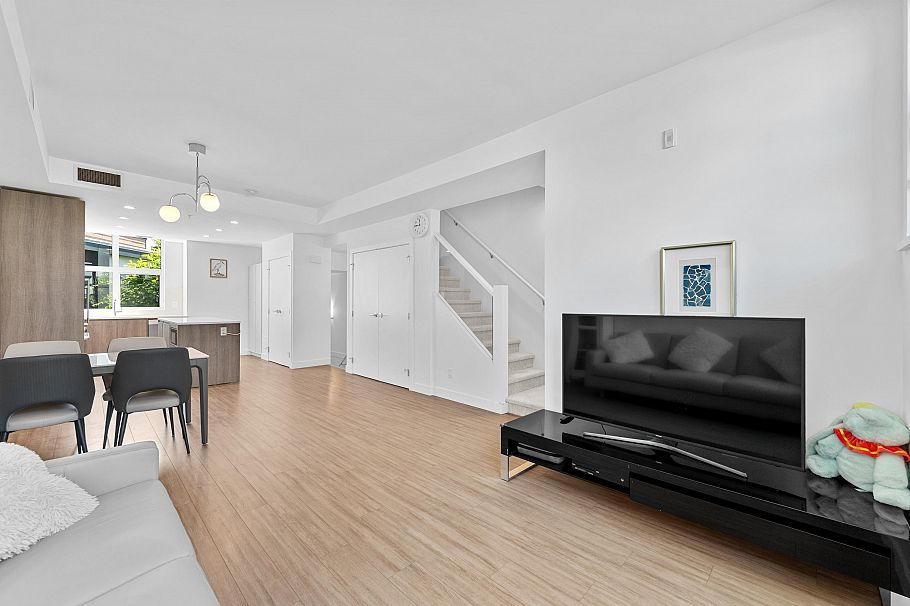 237 2060 Curling Road North Vancouver, BC - 14