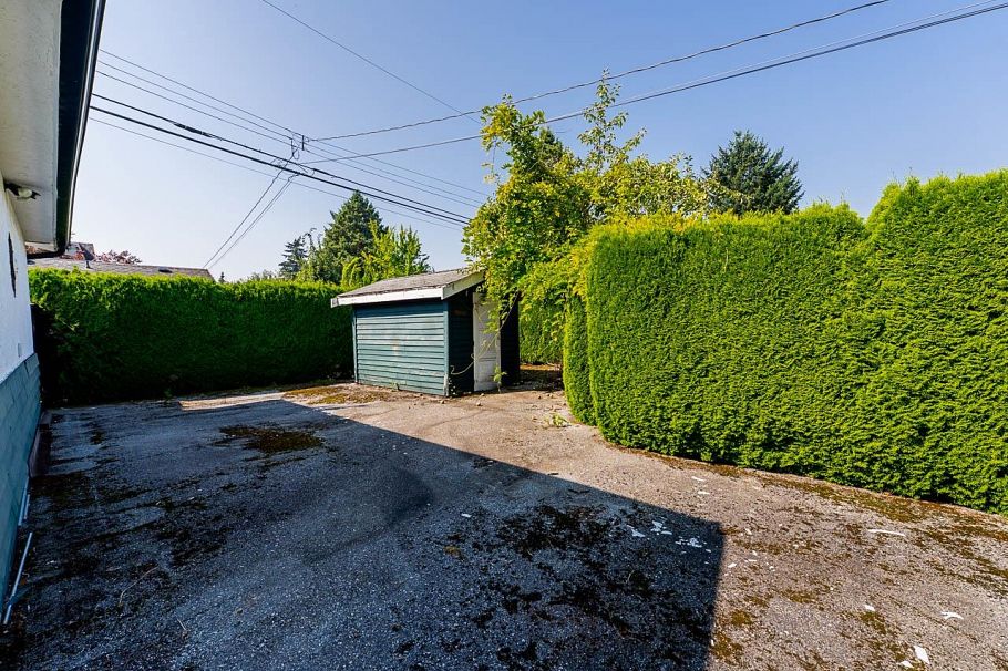 333 E 21 Street North Vancouver, BC - 29