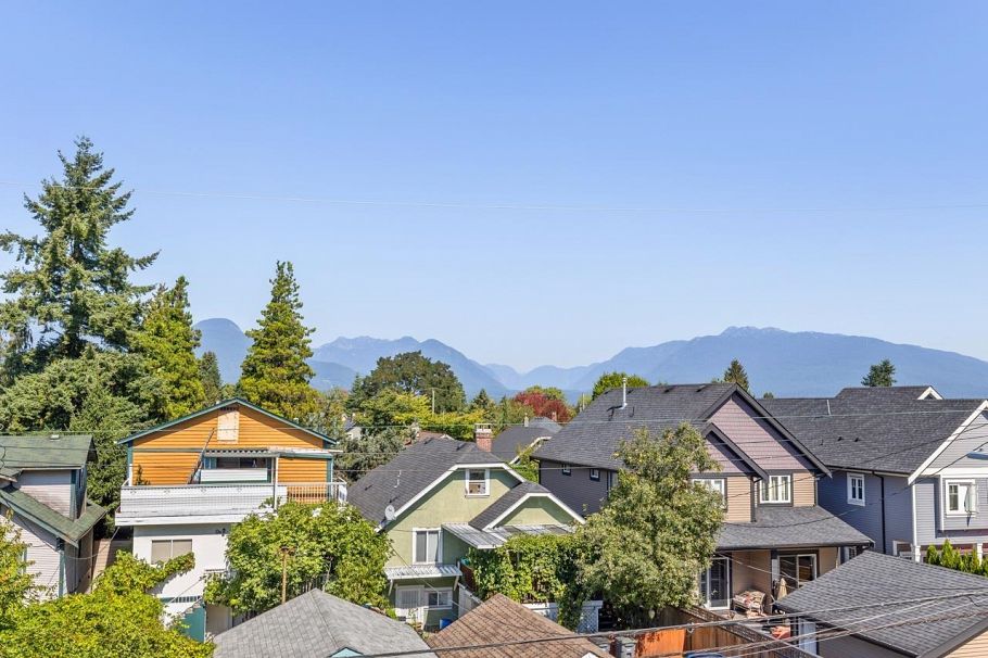 2137 E 2nd Avenue Vancouver, BC - 4