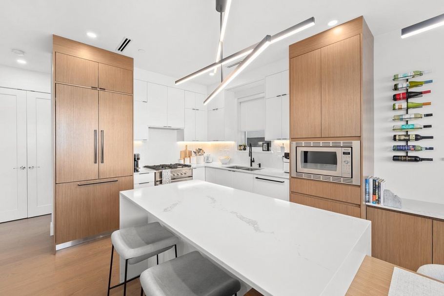 2137 E 2nd Avenue Vancouver, BC - 2