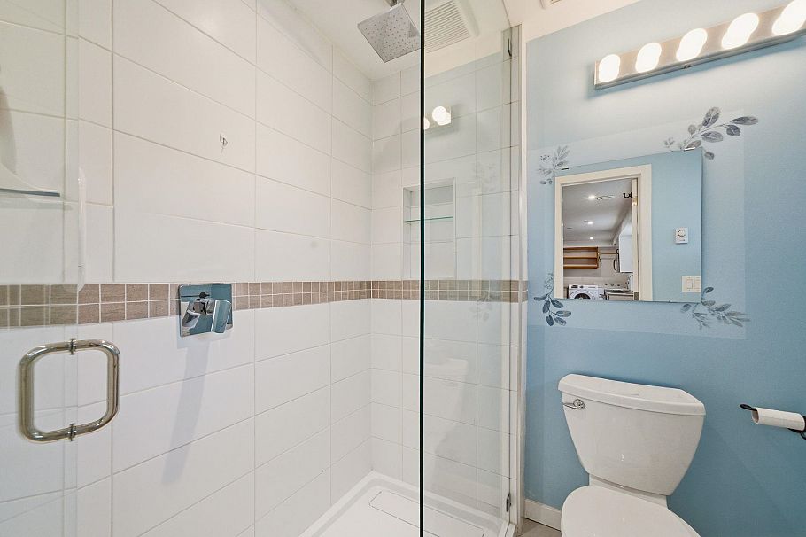 1611 Lynn Valley Road North Vancouver, BC - 32