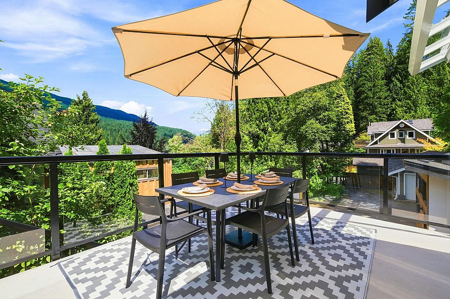 1942 Banbury Road North Vancouver, BC - 2
