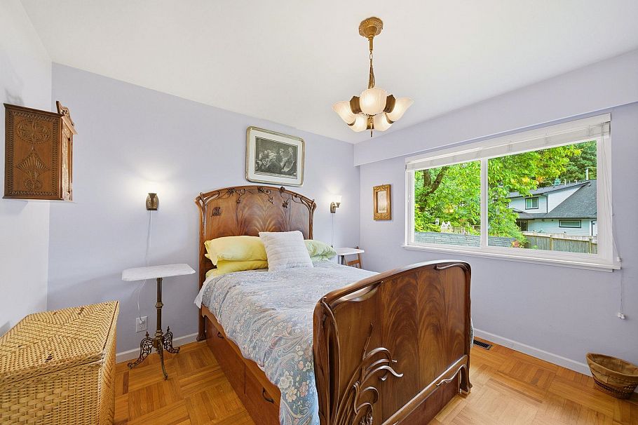 1611 Lynn Valley Road North Vancouver, BC - 16