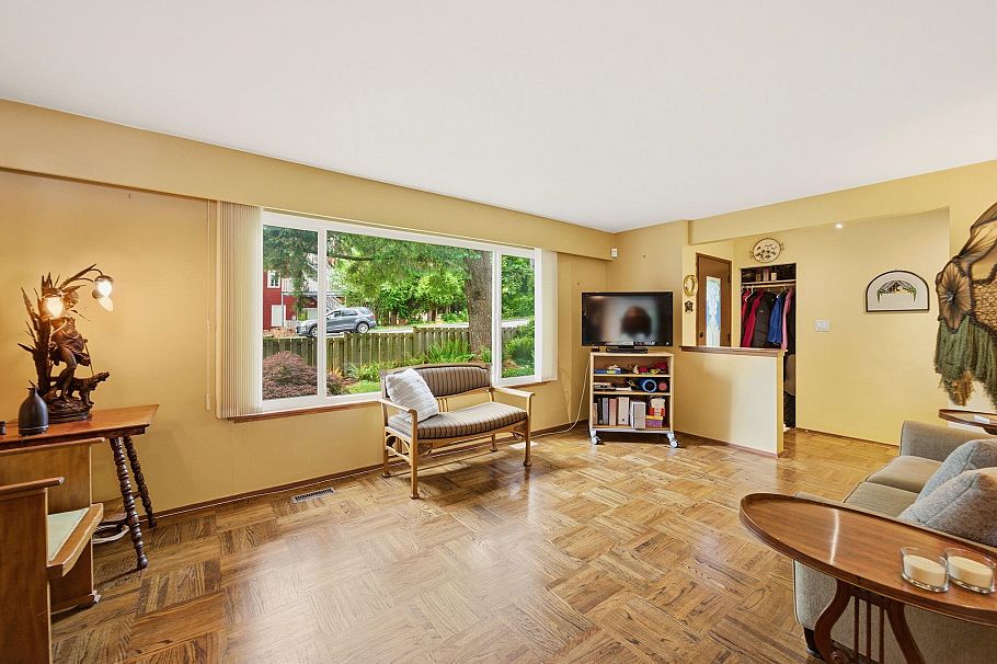 1611 Lynn Valley Road North Vancouver, BC - 5
