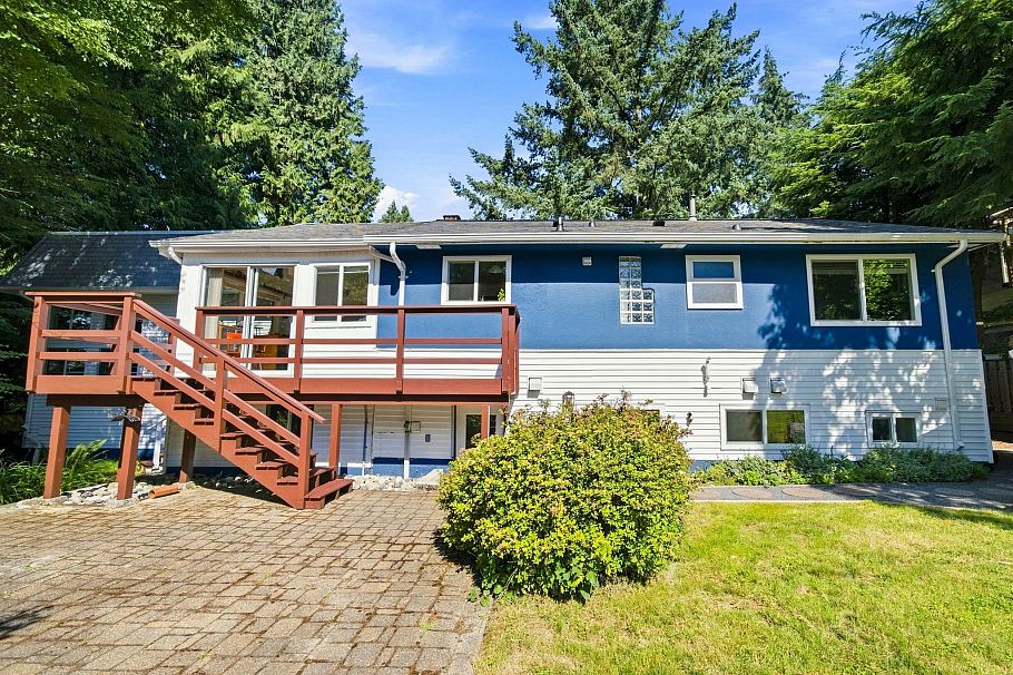 1611 Lynn Valley Road North Vancouver, BC - 35