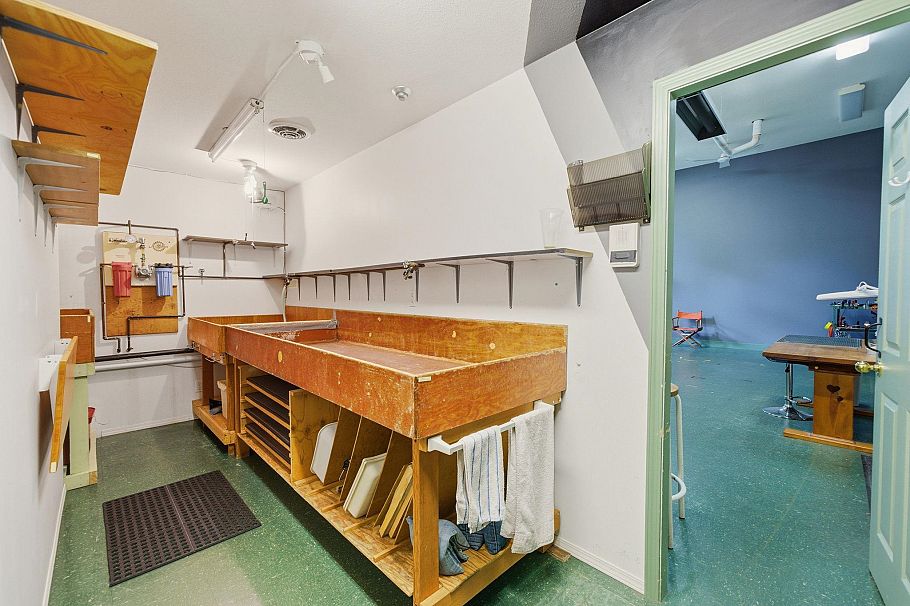 1611 Lynn Valley Road North Vancouver, BC - 24