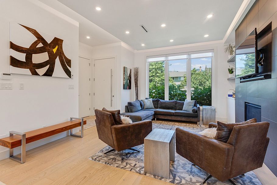 609 E 4th Street North Vancouver, BC - 2