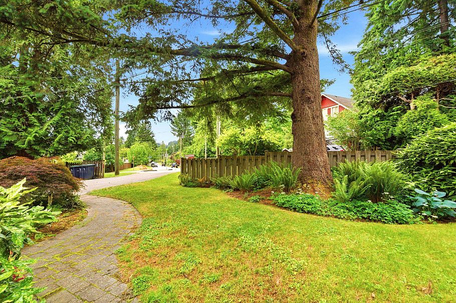 1611 Lynn Valley Road North Vancouver, BC - 38