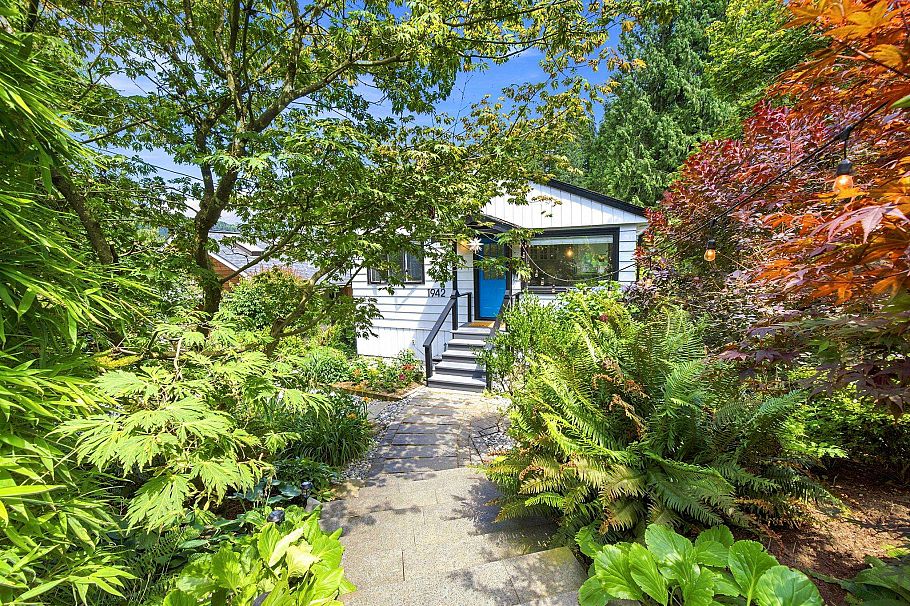 1942 Banbury Road North Vancouver, BC - 40