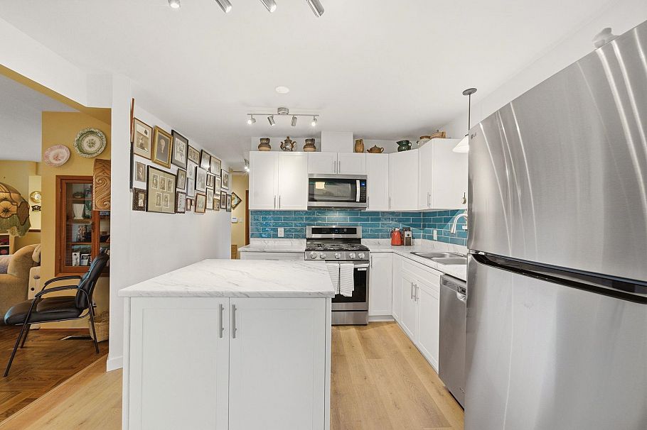 1611 Lynn Valley Road North Vancouver, BC - 10