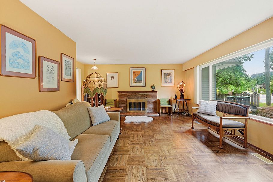 1611 Lynn Valley Road North Vancouver, BC - 8