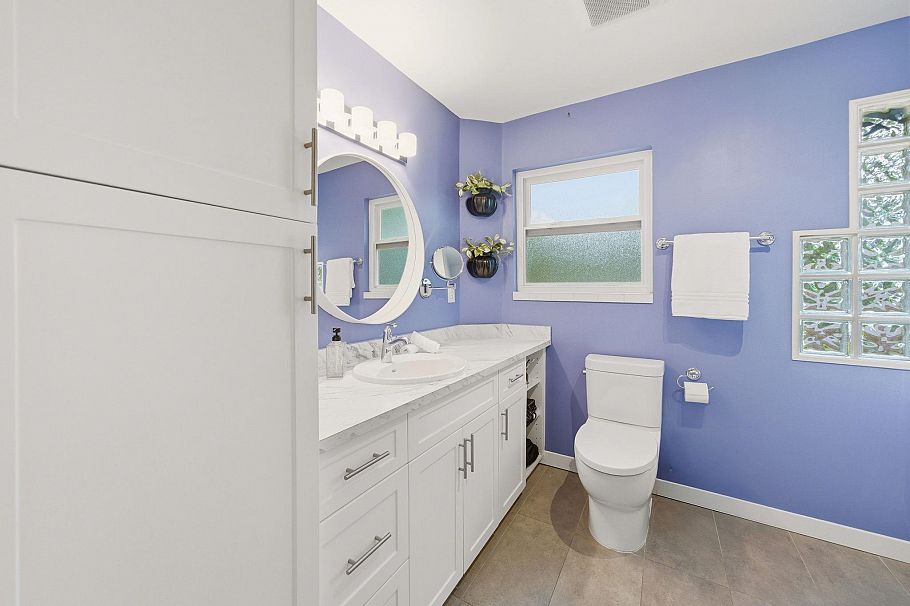 1611 Lynn Valley Road North Vancouver, BC - 18