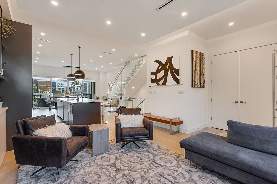 609 E 4th Street North Vancouver, BC - 4