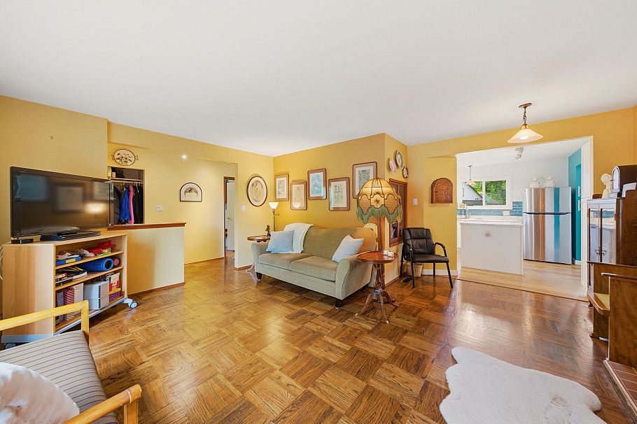 1611 Lynn Valley Road North Vancouver, BC - 9