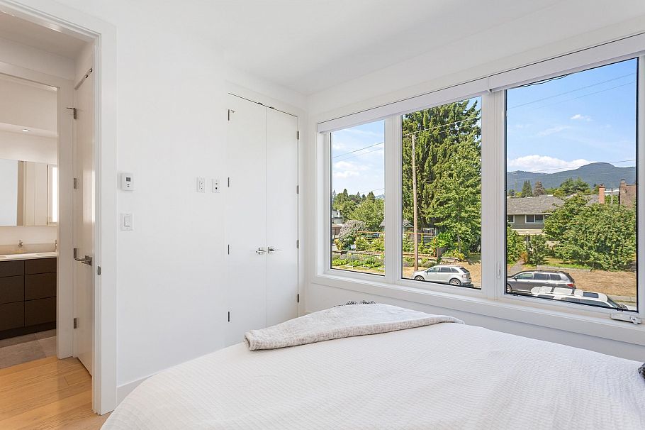 609 E 4th Street North Vancouver, BC - 25