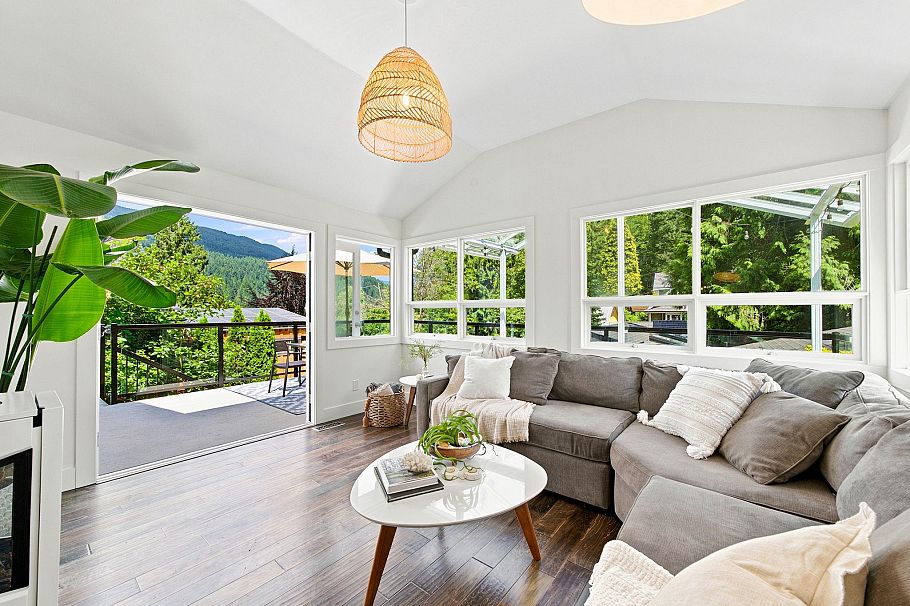 1942 Banbury Road North Vancouver, BC - 12