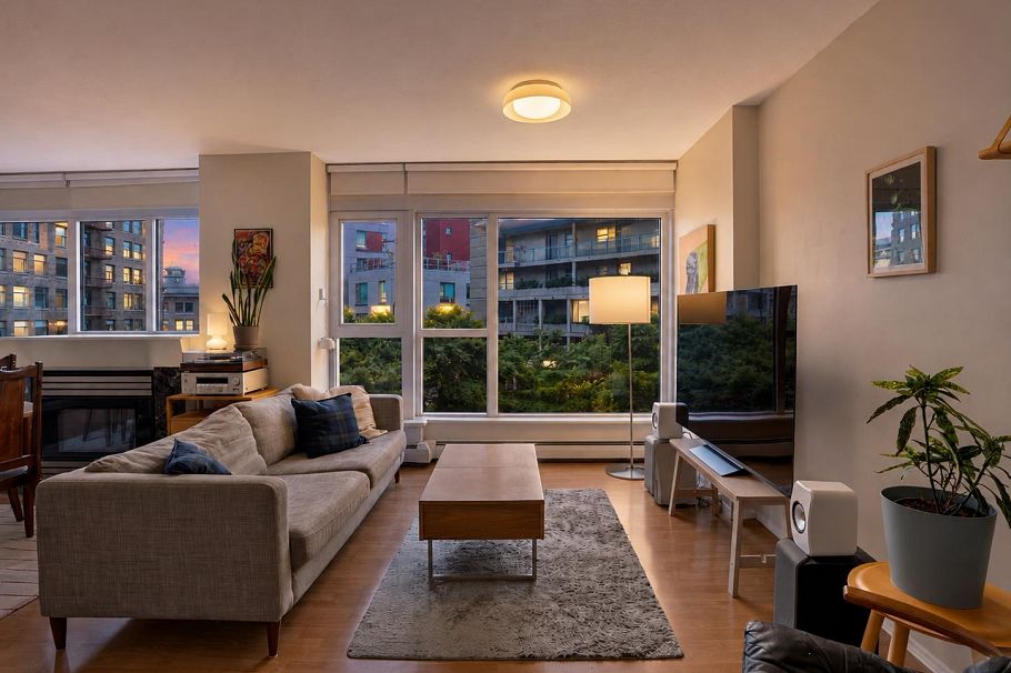 602 183 Keefer Place Vancouver, BC - 2