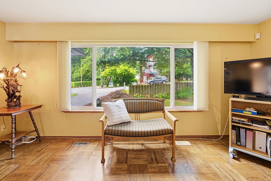 1611 Lynn Valley Road North Vancouver, BC - 6