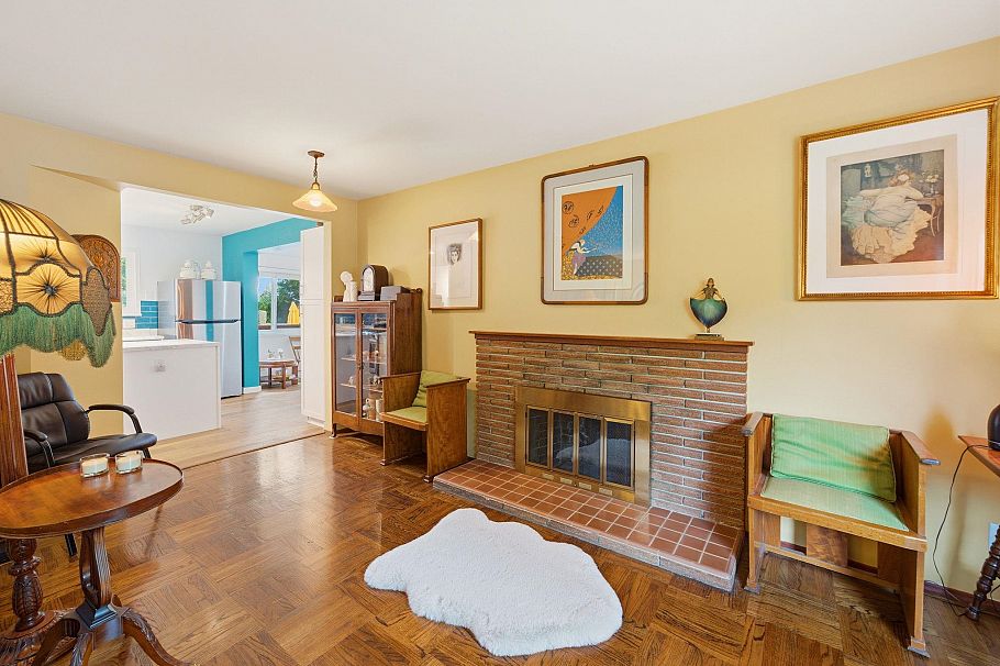 1611 Lynn Valley Road North Vancouver, BC - 7
