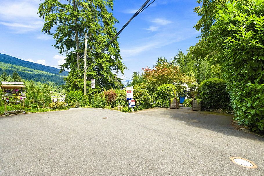 1942 Banbury Road North Vancouver, BC - 38