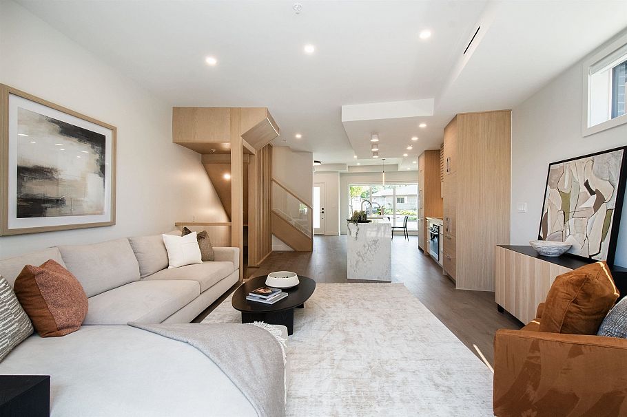 3181 Canfield Crescent North Vancouver, BC - 3