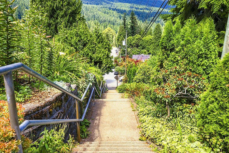 1942 Banbury Road North Vancouver, BC - 39