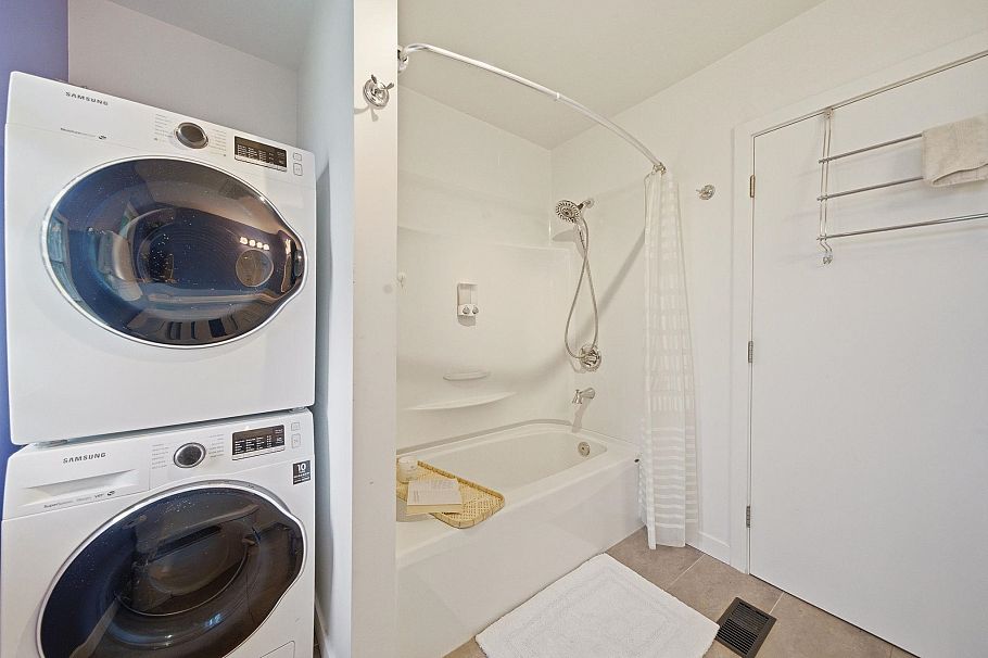 1611 Lynn Valley Road North Vancouver, BC - 20