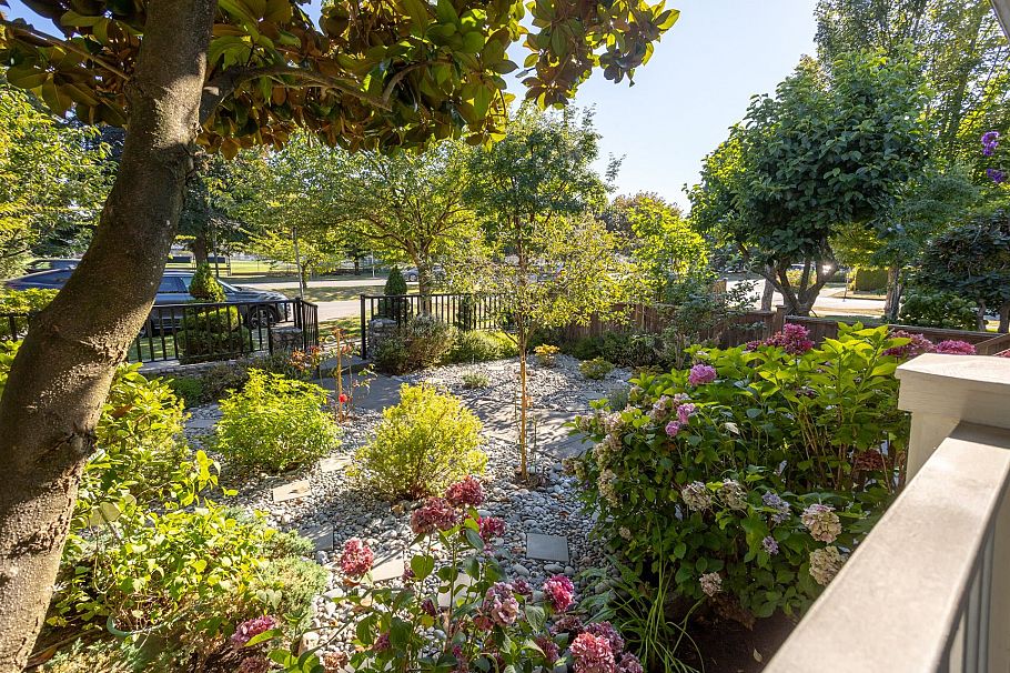 2985 W 16th Avenue Vancouver, BC - 3