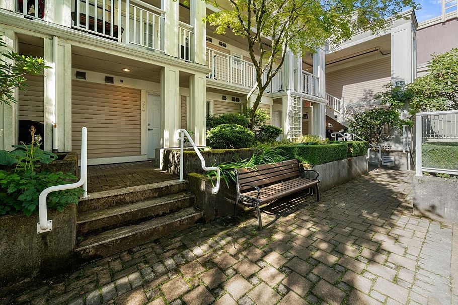 249 2565 W Broadway Vancouver, BC - 5