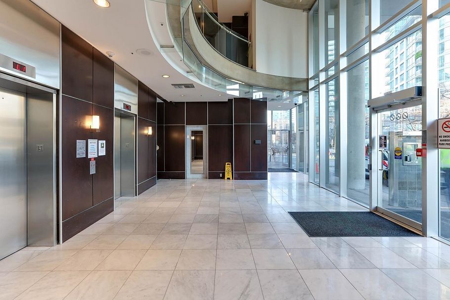 702 588 Broughton Street Vancouver, BC - 3
