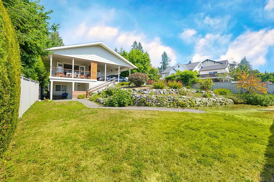 3277 Chesterfield Avenue North Vancouver, BC - 3