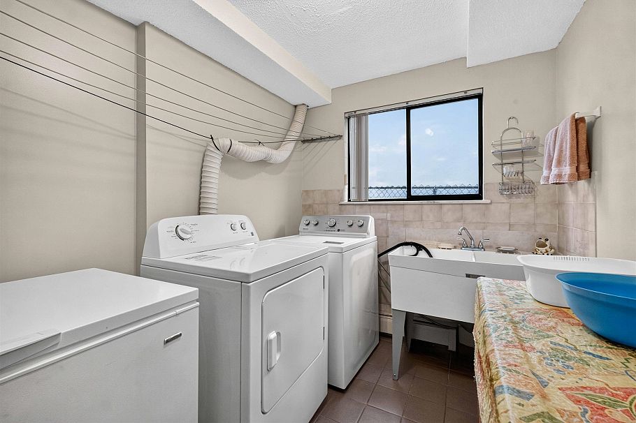 2739 E 8th Avenue Vancouver, BC - 33