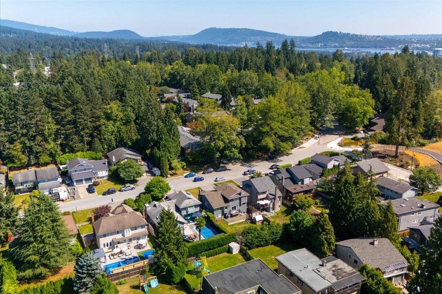 1999 Rufus Drive North Vancouver, BC - 32