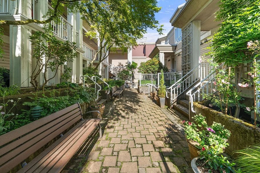 249 2565 W Broadway Vancouver, BC - 4
