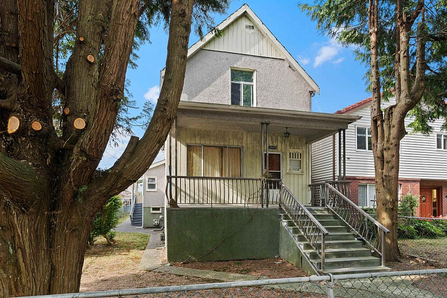 2673 Pandora Street Vancouver, BC - 3