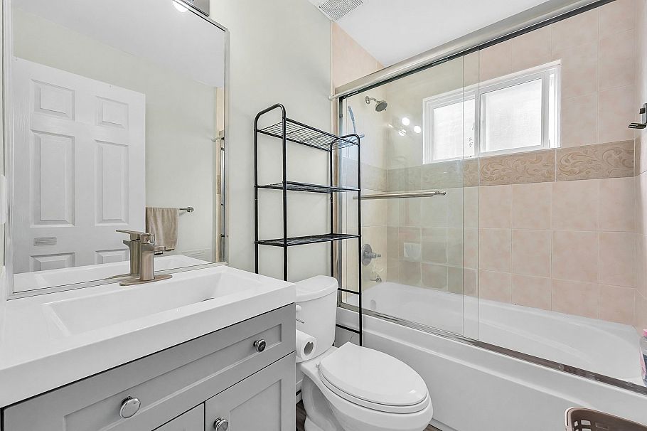 6925 Main Street Vancouver, BC - 28