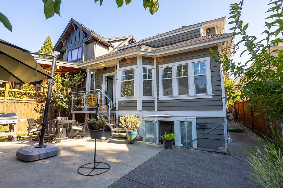 2985 W 16th Avenue Vancouver, BC - 31