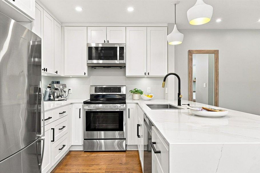 223 W 19th Street North Vancouver, BC - 5