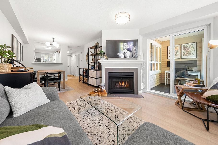 249 2565 W Broadway Vancouver, BC - 1