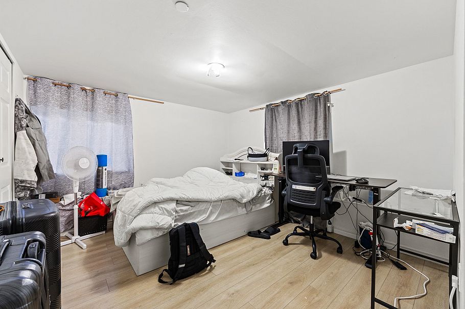 3279 W 11th Avenue Vancouver, BC - 21