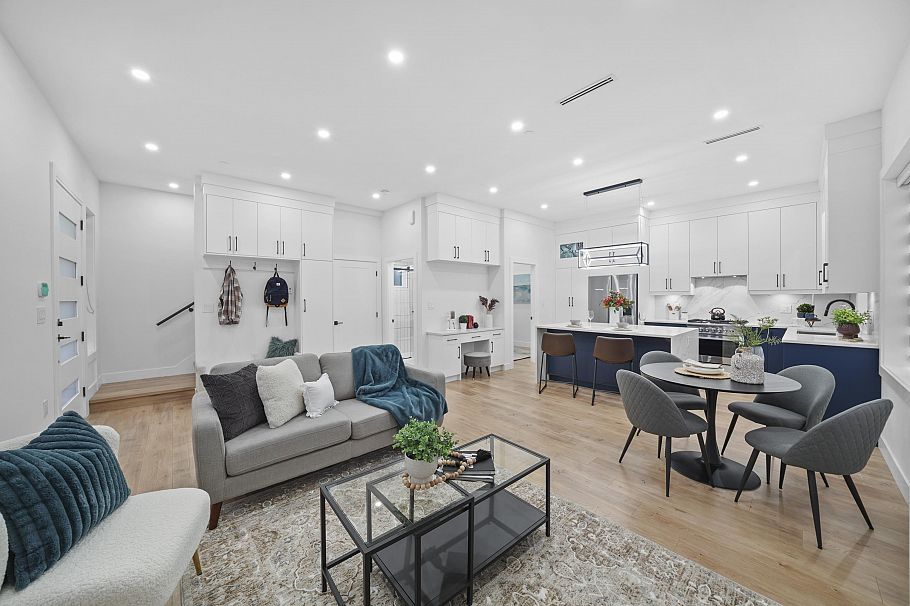 2995 E 17th Avenue Vancouver, BC - 6