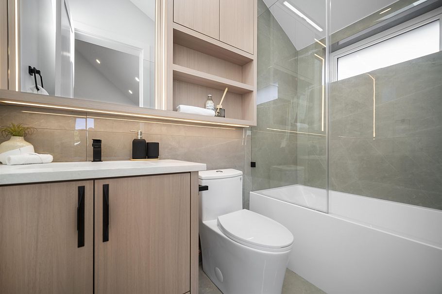 2 5033 Prince Albert Street Vancouver, BC - 13
