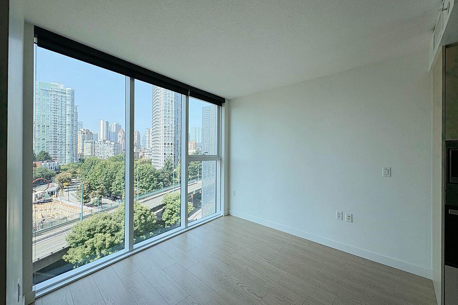 886 87 Nelson Street Vancouver, BC - 4