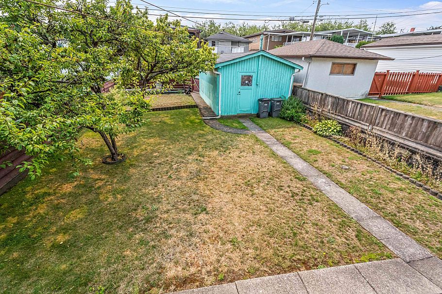 3148 E 1st Avenue Vancouver, BC - 20