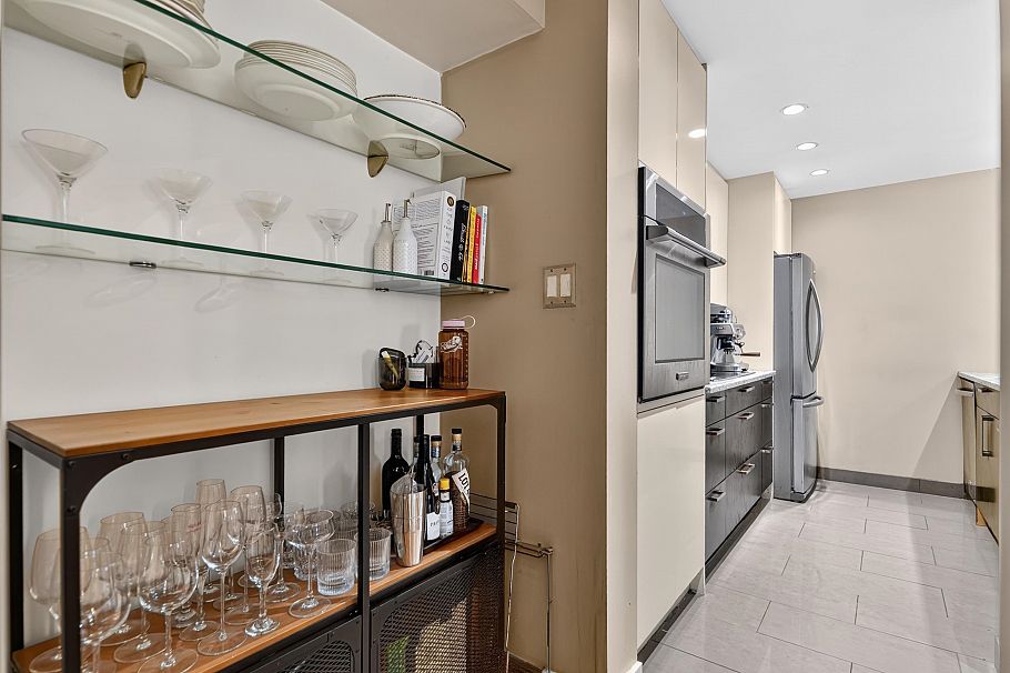 202 936 Bute Street Vancouver, BC - 11