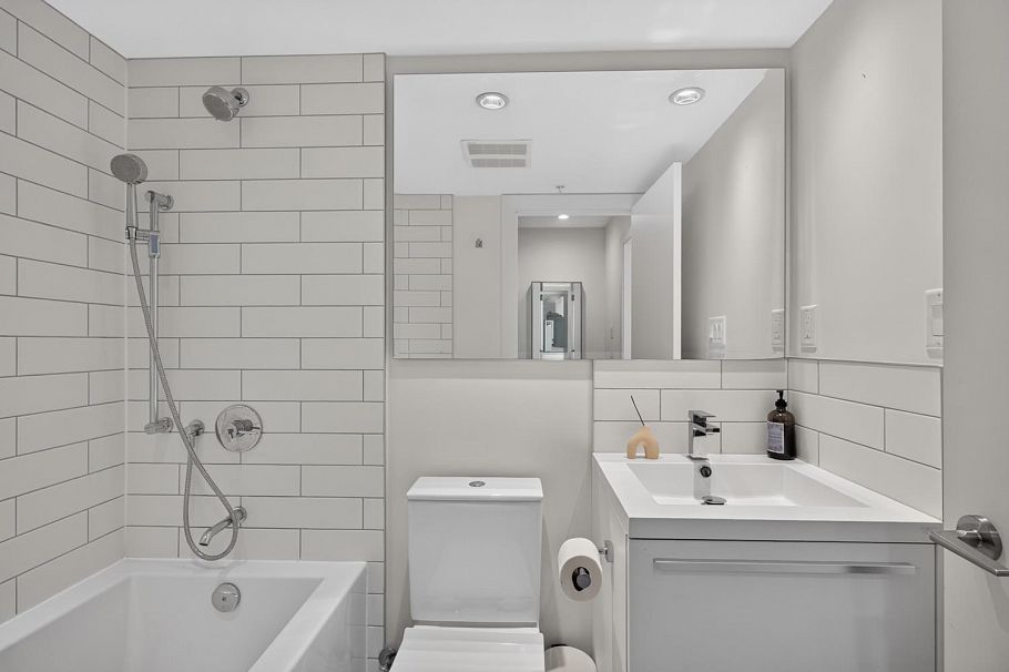 305 1647 E Pender Street Vancouver, BC - 21