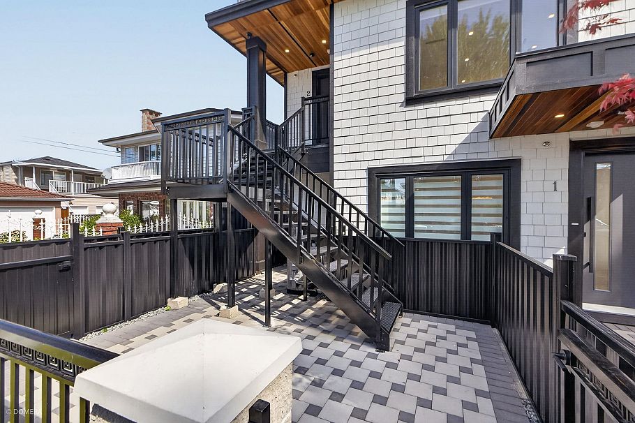 2 2035 51st Street Vancouver, BC - 1
