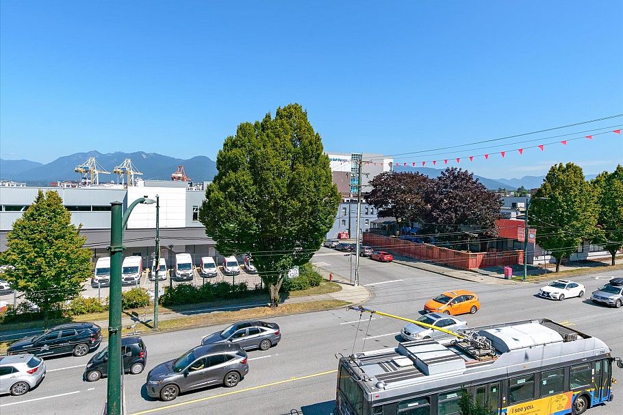 323 1588 E Hastings Street Vancouver, BC - 8