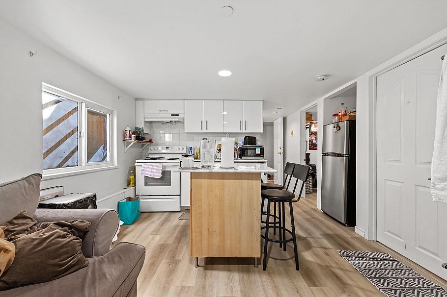 3279 W 11th Avenue Vancouver, BC - 19